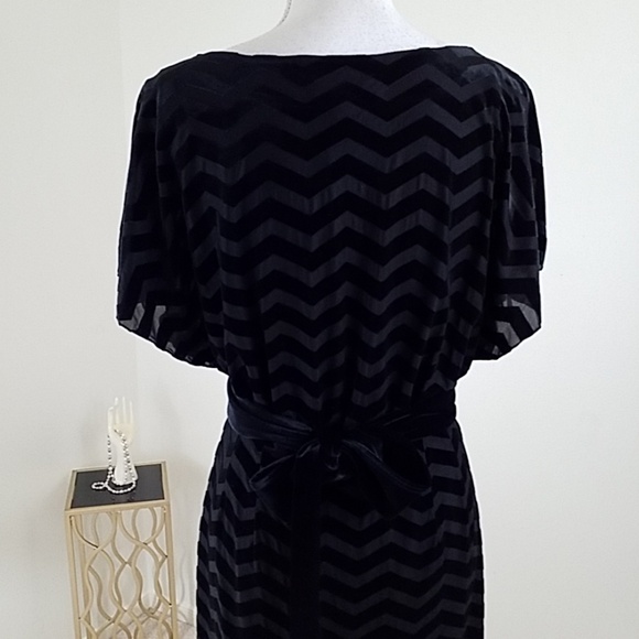 WHBM~Size XS~Black w/Zigzag Texture Belted Dress. - Picture 9 of 12